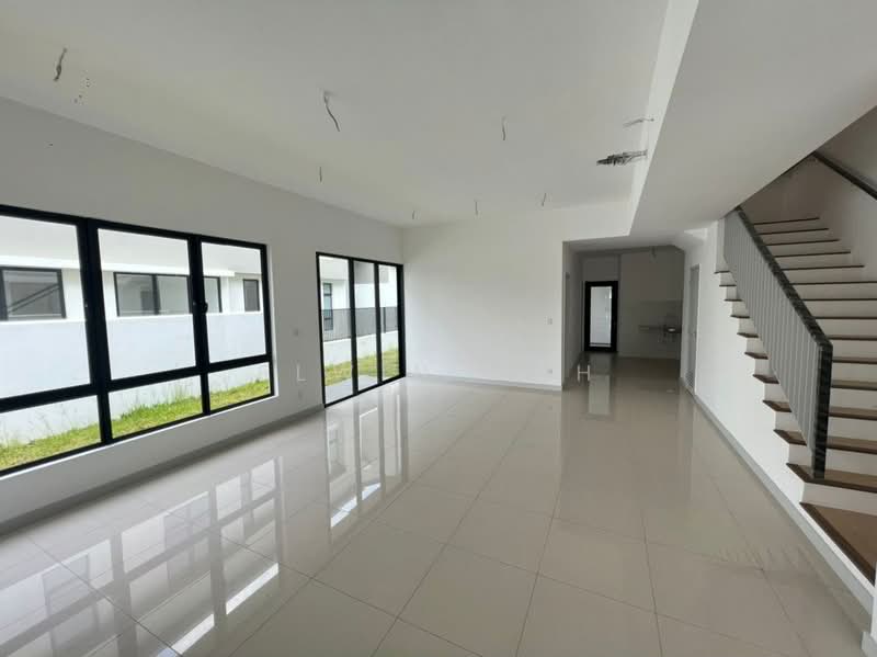 Rumah Berkembar untuk Dijual di Kota Emerald (Rawang) - Elwin Mah - Living Room - PropertyGuru.com.my