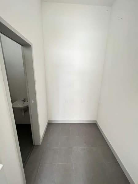 Rumah Berkembar untuk Dijual di Kota Emerald (Rawang) - Elwin Mah - Bathroom - PropertyGuru.com.my
