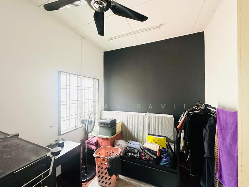 Rumah Berkembar untuk Dijual di Bandar Bukit Mahkota (Bangi) - Luqman Ramli - Bedroom - PropertyGuru.com.my