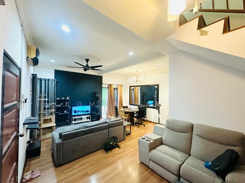 Rumah Berkembar untuk Dijual di Bandar Bukit Mahkota (Bangi) - Luqman Ramli - Living Room - PropertyGuru.com.my