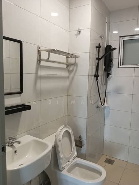 Servis Apartment untuk Disewa di Amber Cove - Aibi Wang - Bathroom - PropertyGuru.com.my