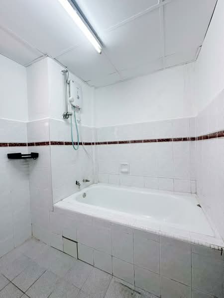 Apartment for Rent at Seri Mutiara Apartment - Mandy Goh Siew Li - Bathroom - PropertyGuru.com.my