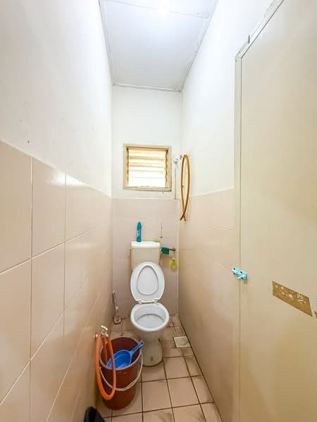 Rumah Bandar untuk Dijual di Taman Jasmin (Senawang) - Azlan Salim - Bathroom - PropertyGuru.com.my