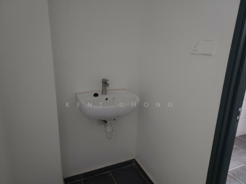 Factory for Rent in NCT Smart Industrial Park (Sepang) - Kent Chong - Bathroom - PropertyGuru.com.my