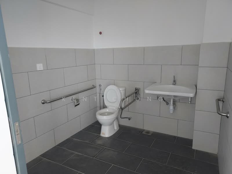 Factory for Rent in NCT Smart Industrial Park (Sepang) - Kent Chong - Bathroom - PropertyGuru.com.my