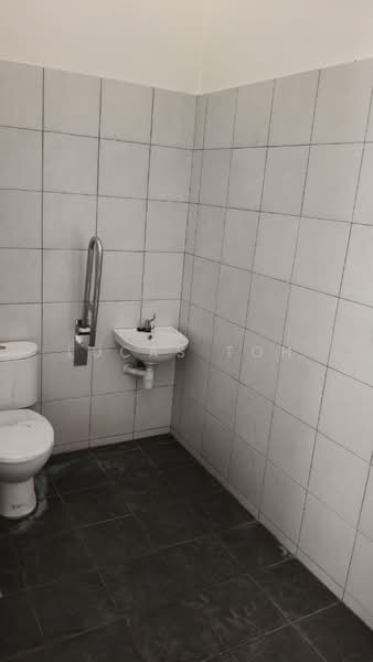 Factory for Rent in Kota Puteri (Batu Arang) - Lucas Toh - Bathroom - PropertyGuru.com.my