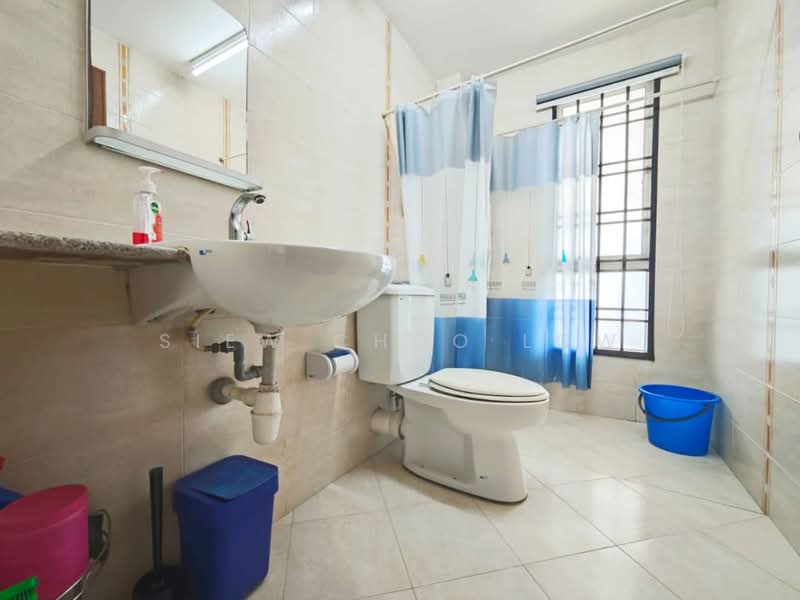 Rumah Teres 2 Tingkat untuk Dijual di Taman Merbok (Bukit Baru) - Mary Low - Bathroom - PropertyGuru.com.my