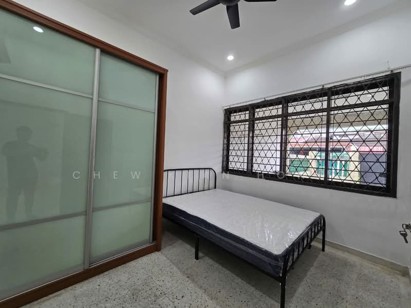 1-storey Terraced House for Rent in Taman Pelangi (Johor Bahru) - Chew Kian Hong - Bedroom - PropertyGuru.com.my