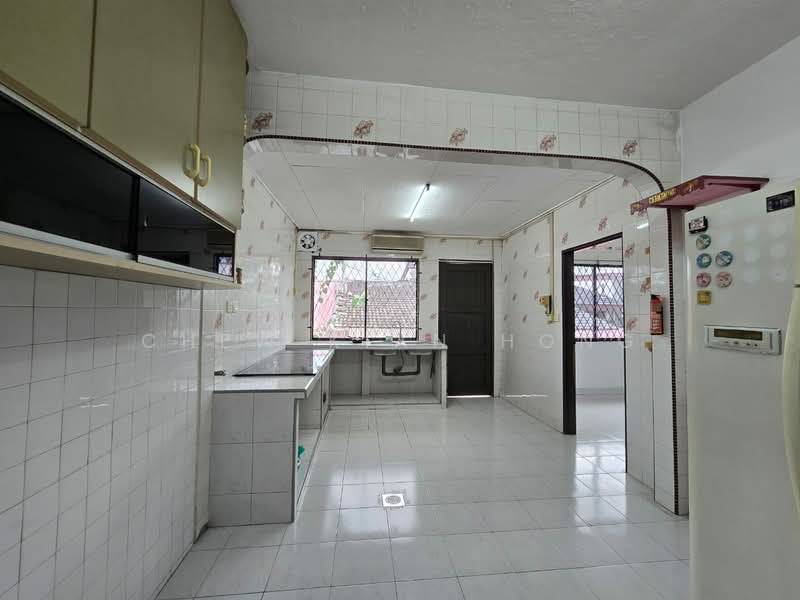 1-storey Terraced House for Rent in Taman Pelangi (Johor Bahru) - Chew Kian Hong - Kitchen - PropertyGuru.com.my