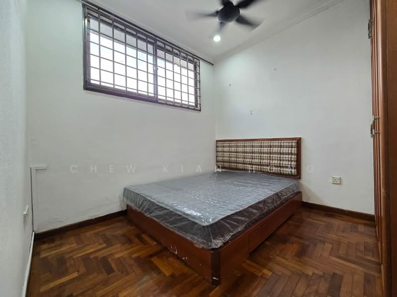 1-storey Terraced House for Rent in Taman Pelangi (Johor Bahru) - Chew Kian Hong - Bedroom - PropertyGuru.com.my