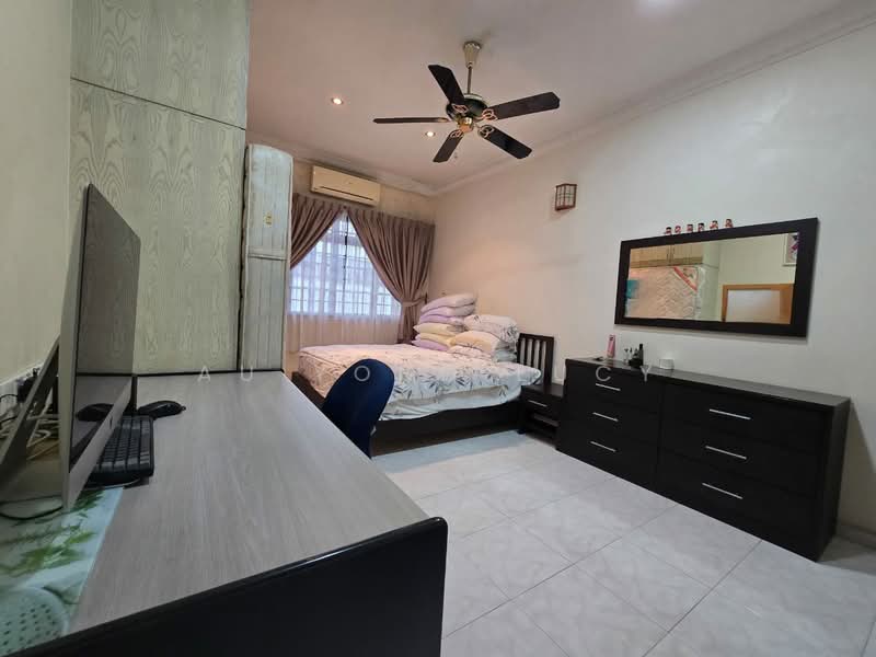 Semi-Detached House for Sale in Taman Pelangi (Johor Bahru) - Au Yong Lucy - Bedroom - PropertyGuru.com.my