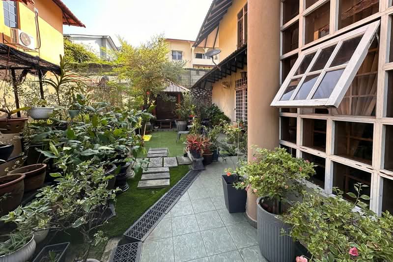 Bungalow for Sale in Taman Gombak Setia (Gombak) - Luqman Ramli - Garden - PropertyGuru.com.my