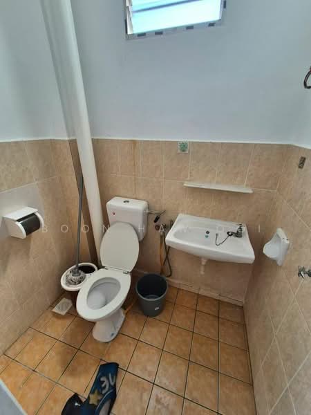 Rumah Flat untuk Disewa di Taman Pantai Bersih - Boon Haw Ooi - Bathroom - PropertyGuru.com.my