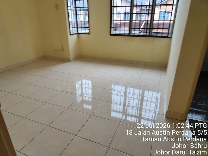 Rumah Teres 2 Tingkat untuk Disewa di Taman Mount Austin (Tebrau) - Daphne Lee - Living Room - PropertyGuru.com.my
