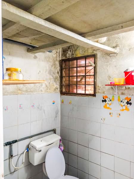 Rumah Flat untuk Dijual di Glen Court - Aaron Wong - Bathroom - PropertyGuru.com.my