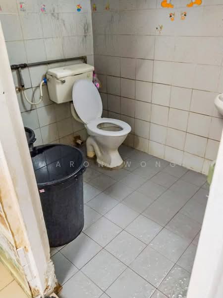 Rumah Flat untuk Dijual di Glen Court - Aaron Wong - Bathroom - PropertyGuru.com.my