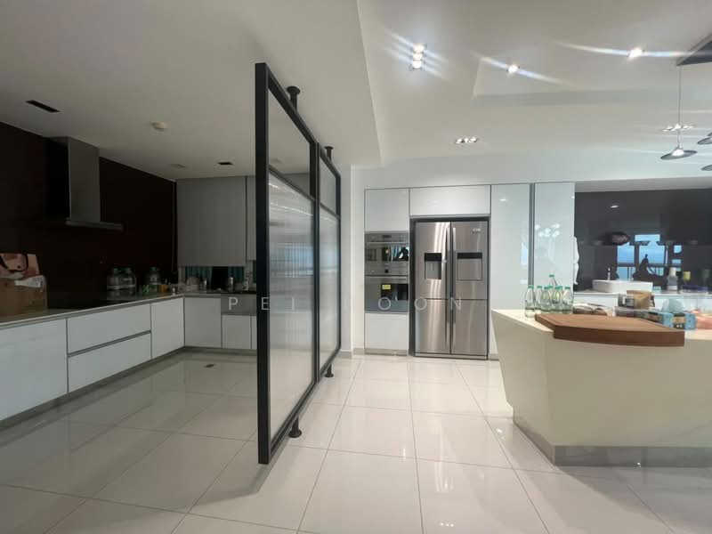 Kondominium untuk Dijual di Gurney Paragon - Pei Hoon - Kitchen - PropertyGuru.com.my