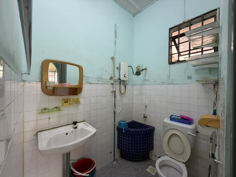 Rumah Teres 1 Tingkat untuk Dijual di Taman Universiti (Skudai) - Jayden Ng - Bathroom - PropertyGuru.com.my