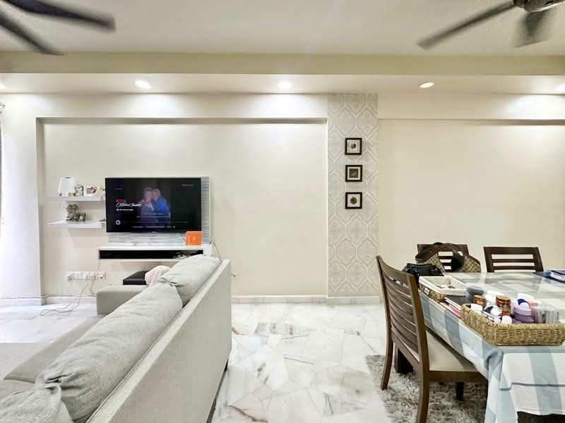 Apartment for Sale at Pangsapuri Seri Pinang - Azli Ibrahim - Living Room - PropertyGuru.com.my