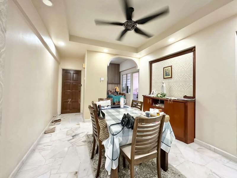 Apartment for Sale at Pangsapuri Seri Pinang - Azli Ibrahim - Dining Room - PropertyGuru.com.my