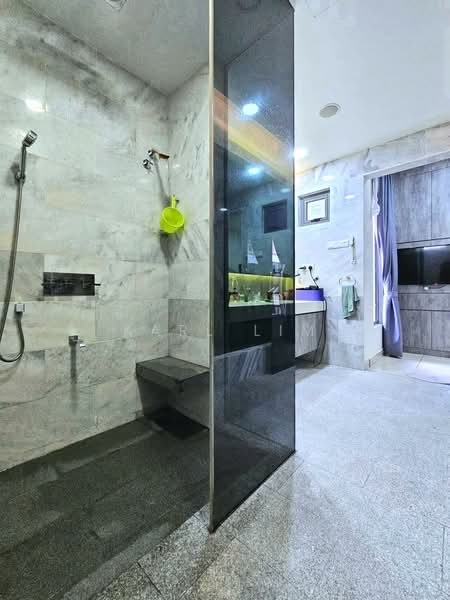 Rumah Kluster untuk Dijual di Taman Gaya (Ulu Tiram) - Karl Lim - Bathroom - PropertyGuru.com.my