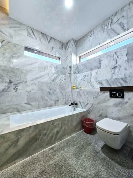 Rumah Kluster untuk Dijual di Taman Gaya (Ulu Tiram) - Karl Lim - Bathroom - PropertyGuru.com.my