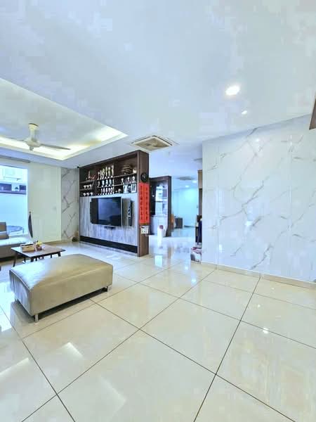 Rumah Kluster untuk Dijual di Taman Gaya (Ulu Tiram) - Karl Lim - Living Room - PropertyGuru.com.my