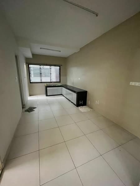 2.5-storey Terraced House for Sale in Bandar Indahpura (Kulai) - Kuu Chin - Kitchen - PropertyGuru.com.my