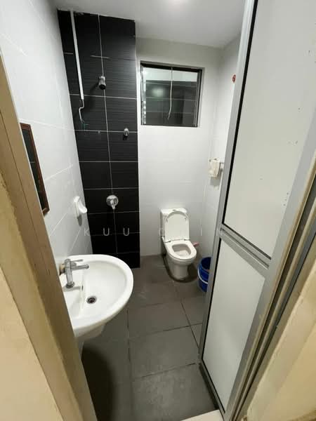 2.5-storey Terraced House for Sale in Bandar Indahpura (Kulai) - Kuu Chin - Bathroom - PropertyGuru.com.my