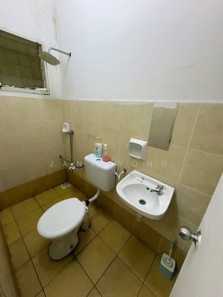 Rumah Teres 2 Tingkat untuk Dijual di Tanjong Duabelas (Selangor) - Jane Wong - Bathroom - PropertyGuru.com.my