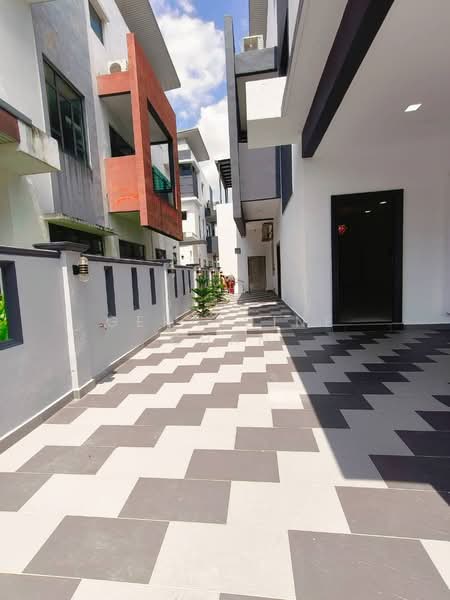Rumah Berkembar untuk Dijual di Subang Jaya (Selangor) - Geraldine Chan - Exterior - PropertyGuru.com.my