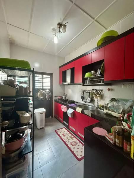 1.5-storey Terraced House for Sale in Taman Impian Emas (Skudai) - Sharon Ng - Kitchen - PropertyGuru.com.my