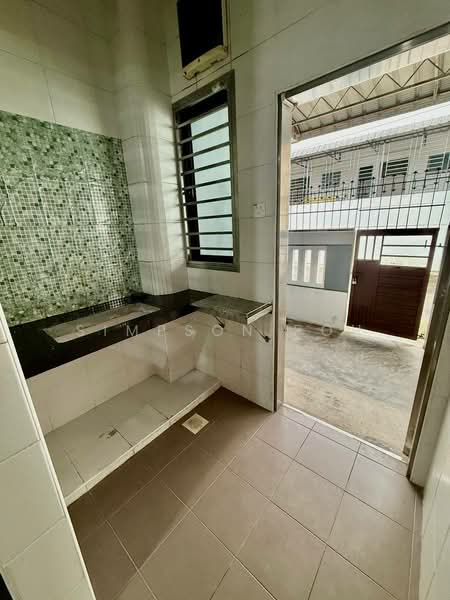 2-storey Terraced House for Sale in Taman Molek (Johor Bahru) - Simpson Poh - Kitchen - PropertyGuru.com.my