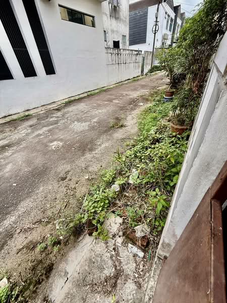 2-storey Terraced House for Sale in Taman Molek (Johor Bahru) - Simpson Poh - Exterior - PropertyGuru.com.my