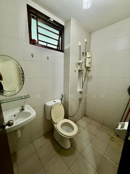 2-storey Terraced House for Sale in Taman Molek (Johor Bahru) - Simpson Poh - Bathroom - PropertyGuru.com.my