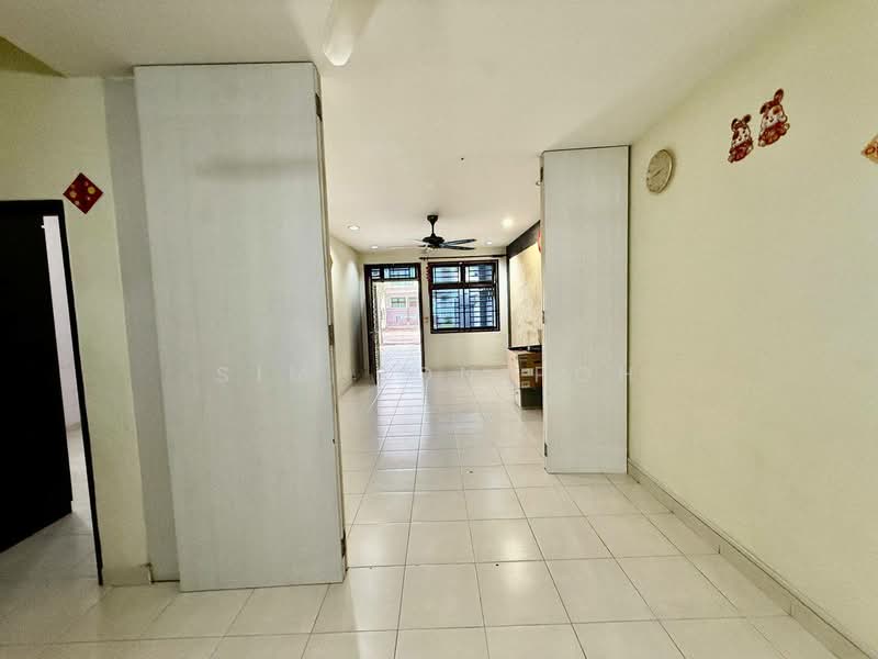 2-storey Terraced House for Sale in Taman Molek (Johor Bahru) - Simpson Poh - Living Room - PropertyGuru.com.my