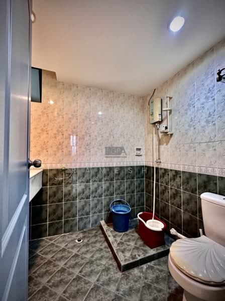 Condominium for Rent at Marina Bay Condominium - Ressha Ramesh - Bathroom - PropertyGuru.com.my