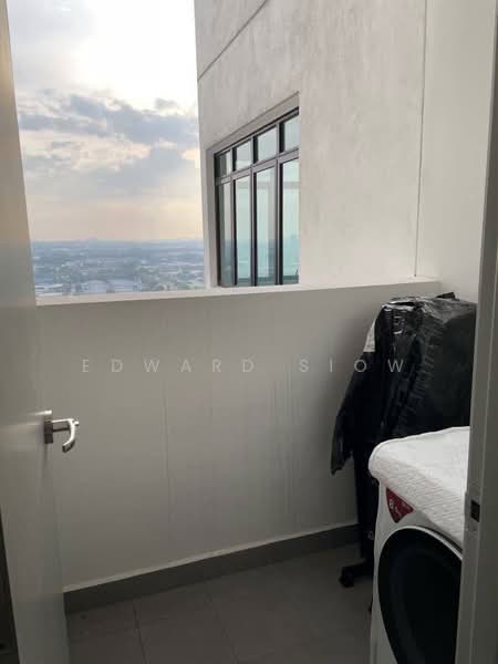 Pangsapuri untuk Dijual di Austin Regency (Pangsapuri Austin Perdana) - Edward Siow - Balcony - PropertyGuru.com.my