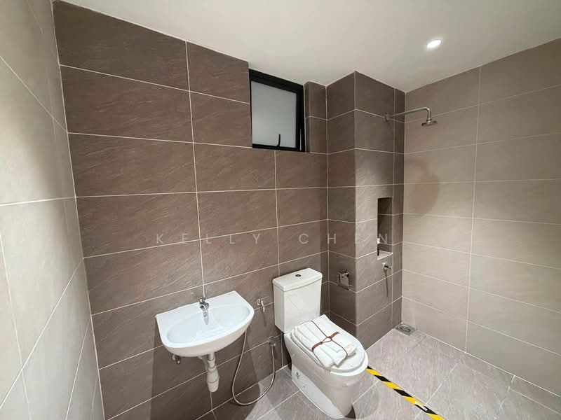 Service Residence for Sale at Bodaiju Residences - Kelly Chen - Bathroom - PropertyGuru.com.my