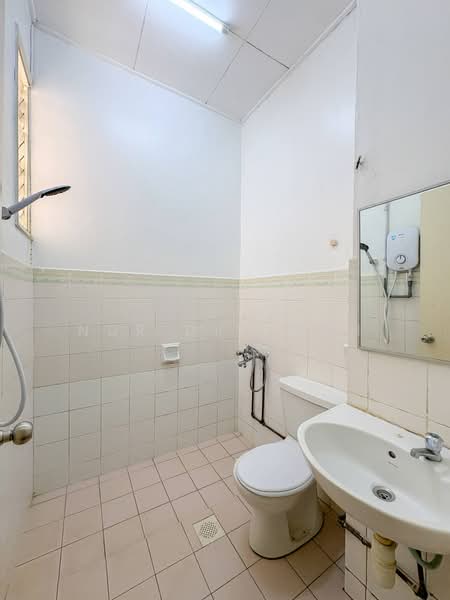 Terraced House for Sale in Bandar Kinrara Seksyen 5 (Bandar Kinrara) - Nur Diyanah - Bathroom - PropertyGuru.com.my