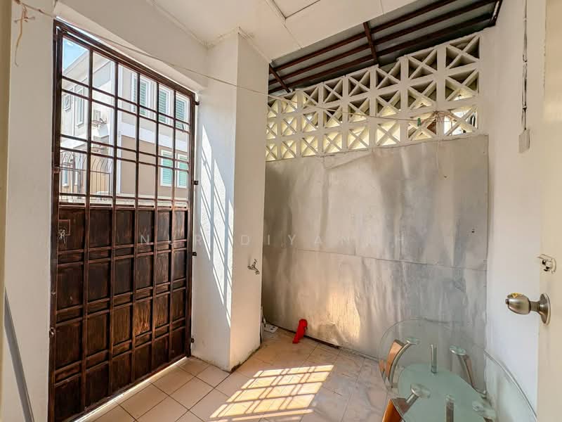 Terraced House for Sale in Bandar Kinrara Seksyen 5 (Bandar Kinrara) - Nur Diyanah - Entrance - PropertyGuru.com.my