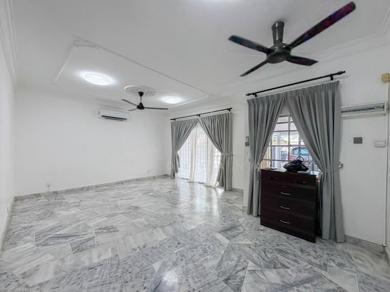 Terraced House for Sale in Bandar Kinrara Seksyen 5 (Bandar Kinrara) - Nur Diyanah - Living Room - PropertyGuru.com.my