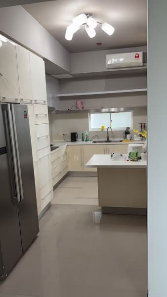 Condominium for Sale at Kiaramas Ayuria - Chun Wei - Kitchen - PropertyGuru.com.my
