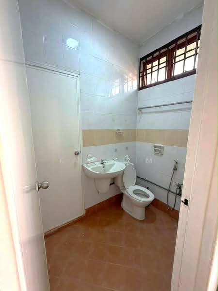 2-storey Terraced House for Sale in Taman Damansara Aliff (Tampoi) - Karl Lim - Bathroom - PropertyGuru.com.my