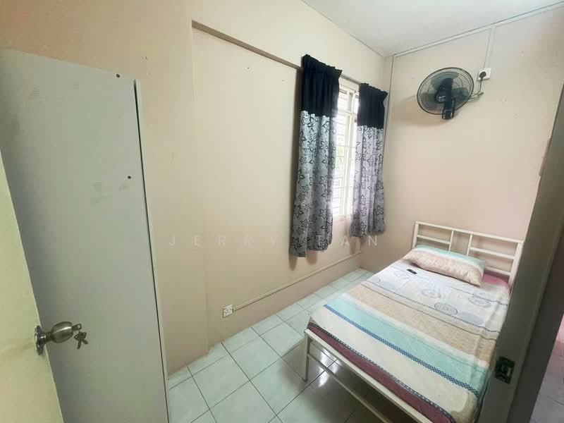 Pangsapuri untuk Disewa di Desa Bayan Apartment - Jerry Tan - Bedroom - PropertyGuru.com.my