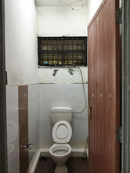 Factory for Rent in Taman Johor Jaya (Johor Bahru) - Christina Ang - Bathroom - PropertyGuru.com.my