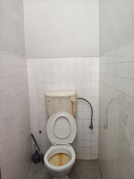 Factory for Rent in Taman Johor Jaya (Johor Bahru) - Christina Ang - Bathroom - PropertyGuru.com.my