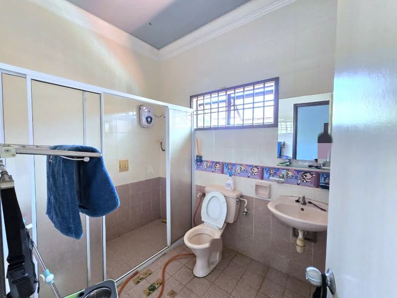 Rumah Teres 2 Tingkat untuk Dijual di Taman Pelangi Indah (Ulu Tiram) - Karl Lim - Bathroom - PropertyGuru.com.my