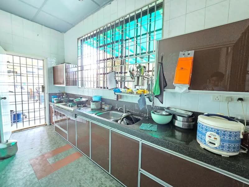 Rumah Teres 2 Tingkat untuk Dijual di Taman Pelangi Indah (Ulu Tiram) - Karl Lim - Kitchen - PropertyGuru.com.my