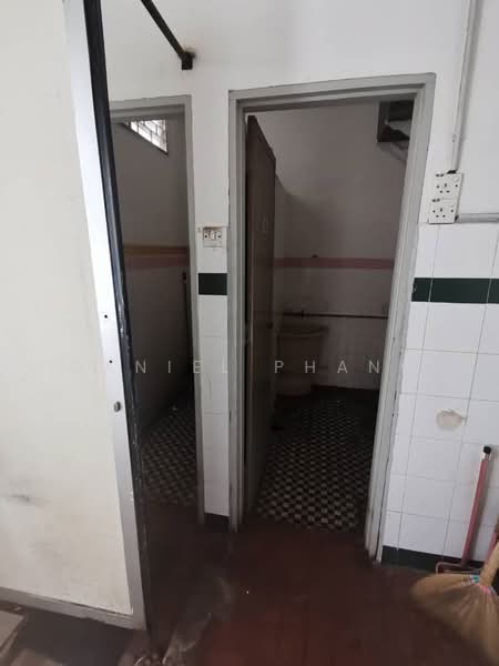 Kedai untuk Disewa di George Town (Penang) - Daniel Phang - Bathroom - PropertyGuru.com.my